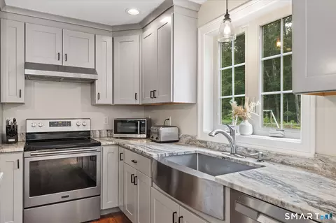 Kitchen - 125 Hartford Pike, Killingly, CT 06241 photo 6 of 6