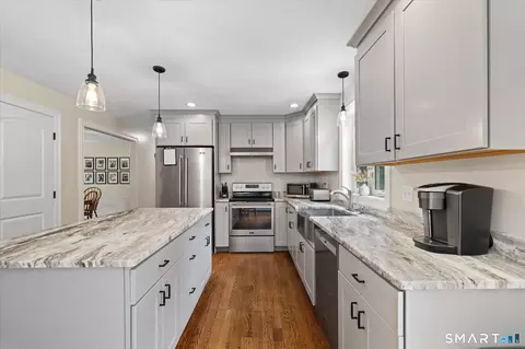 Kitchen - 125 Hartford Pike, Killingly, CT 06241 photo 5 of 6