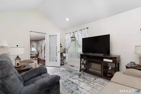 Living - 78 Perry St #192, Putnam, CT 06260 photo 1 of 2