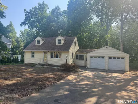 225 Winnepoge Dr, Fairfield, CT 06825