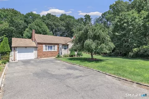25 N Forest Cir, West Haven, CT 06516