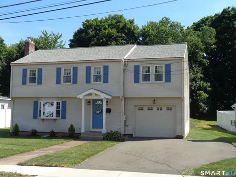 22 Scarborough Rd, Manchester, CT 06040