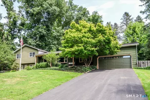 16 Pinewood Shrs, Sherman, CT 06784