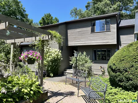 4 Alder Ct #4, Woodbury, CT 06798
