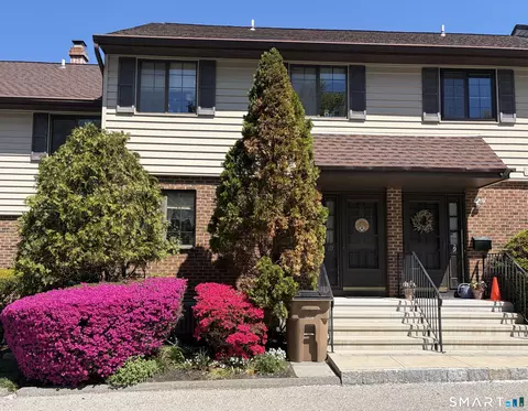 202 Soundview Ave #10, Stamford, CT 06902