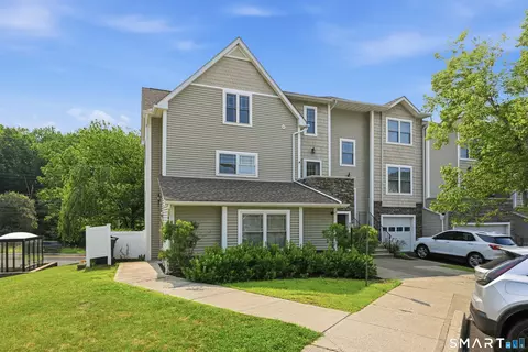 2 Stetson Pl #2, Danbury, CT 06811