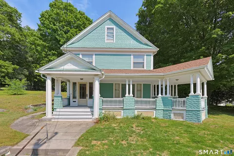 89 Mechanics St, Putnam, CT 06260