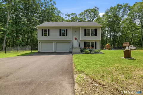 845 Old Colchester Rd, Montville, CT 06370