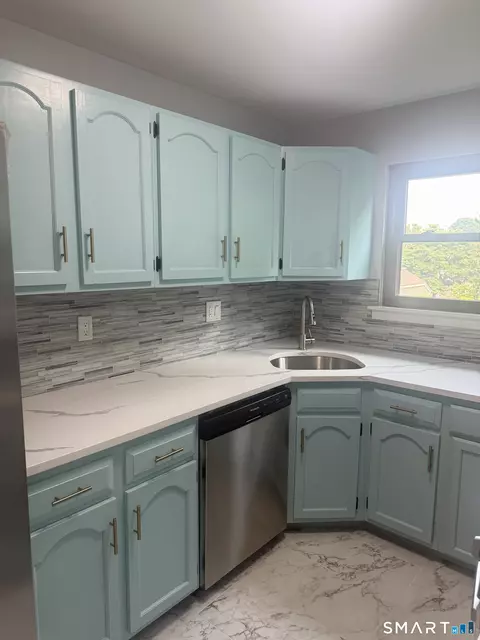 6 Stevens Pl #6, Rocky Hill, CT 06067