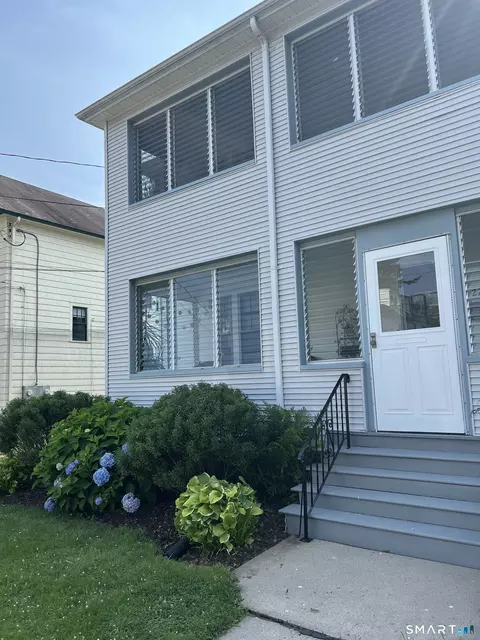27 Vincent St, West Hartford, CT 06119