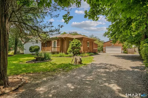 21 Goshen Rd, Waterford, CT 06385