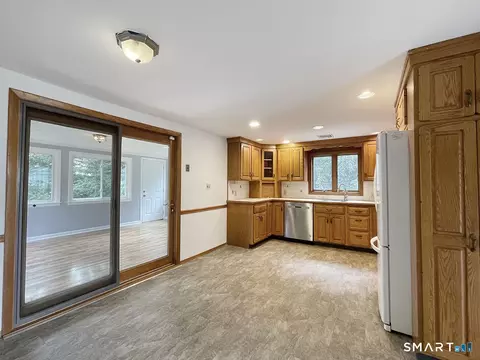 Kitchen - 6 Colonial Dr, Prospect, CT 06712 photo 2 of 4