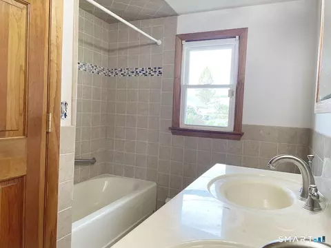 Bath - 6 Colonial Dr, Prospect, CT 06712 photo 2 of 3