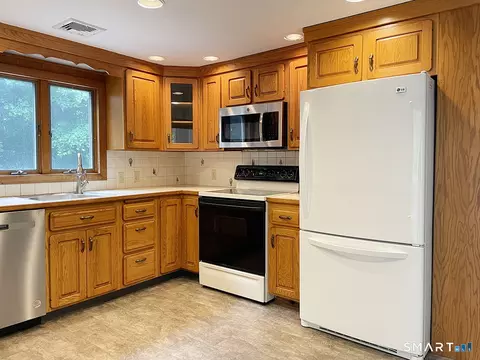 Kitchen - 6 Colonial Dr, Prospect, CT 06712 photo 4 of 4