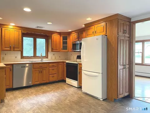 Kitchen - 6 Colonial Dr, Prospect, CT 06712 photo 3 of 4