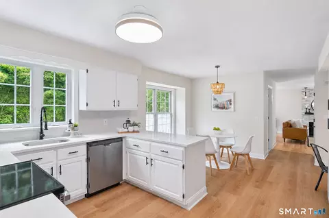 Kitchen - 2 Sutherland Dr, Sandy Hook, CT 06482 photo 1 of 5