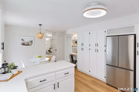 Kitchen - 2 Sutherland Dr, Sandy Hook, CT 06482 photo 2 of 5
