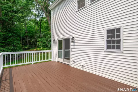 Exterior - 2 Sutherland Dr, Sandy Hook, CT 06482 photo 5 of 7