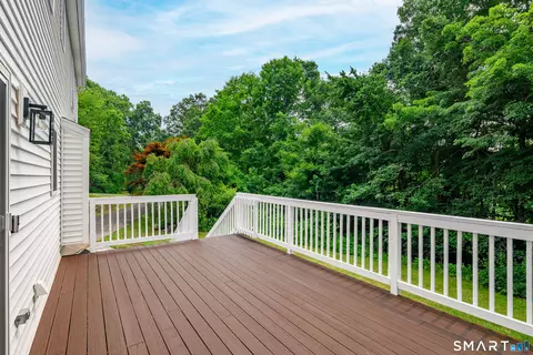 Exterior - 2 Sutherland Dr, Sandy Hook, CT 06482 photo 4 of 7