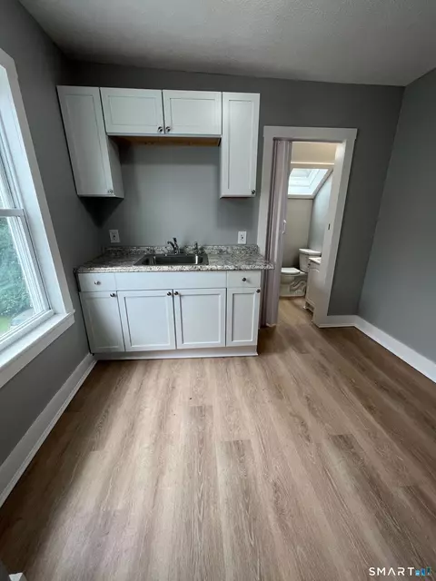 34 Marshall St, Putnam, CT 06260 photo 2