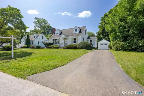 41 Stillson Pl, Fairfield, CT 06824