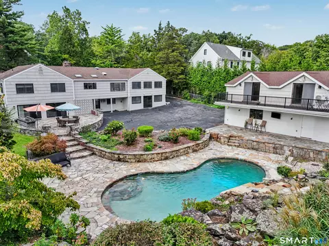 121 Parry Rd, Stamford, CT 06907