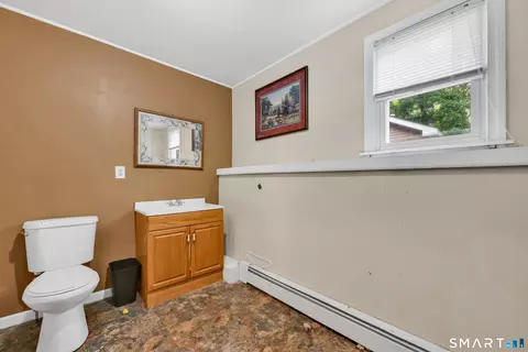 Bath - 57 Glen Eagle Dr, Bristol, CT 06010 photo 2 of 2