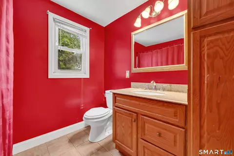 Bath - 57 Glen Eagle Dr, Bristol, CT 06010 photo 1 of 2