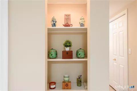 Entry Way - 83 Fox Holw #83, Avon, CT 06001 photo 5 of 8