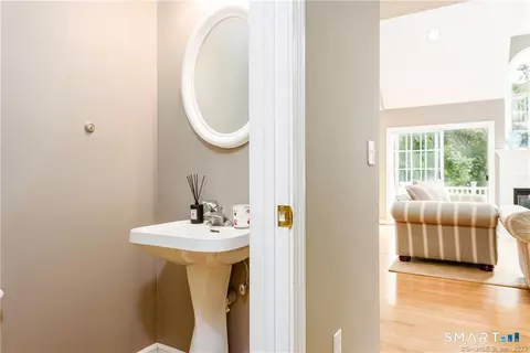 Entry Way - 83 Fox Holw #83, Avon, CT 06001 photo 4 of 8