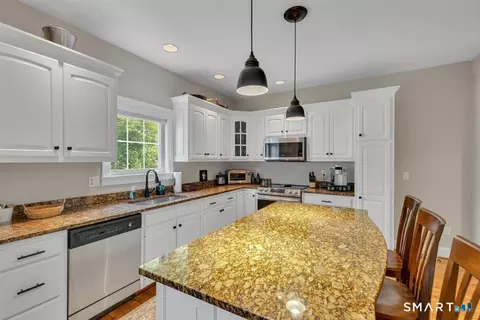 2 Chapman Chase Chase #2, Windsor Locks, CT 06096 photo 9