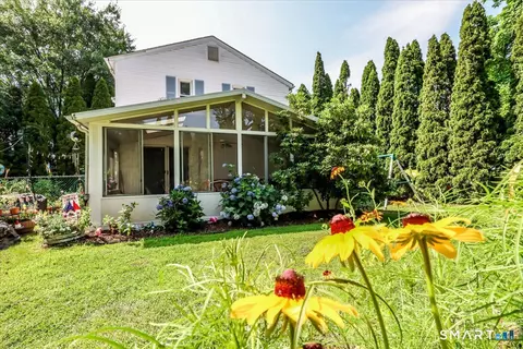 61 Fisher Ct, Stratford, CT 06614