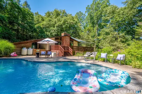 Exterior - 6 Great Pond Ln, Redding, CT 06896 photo 1 of 6