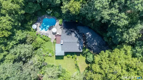 Exterior - 6 Great Pond Ln, Redding, CT 06896 photo 6 of 6