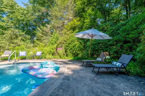Exterior - 6 Great Pond Ln, Redding, CT 06896 photo 2 of 6