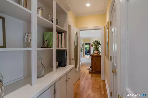 Entry Way - 323 River Rd, Deep River, CT 06417 photo 3 of 5