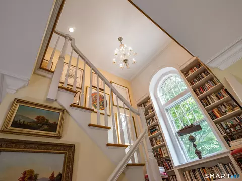 Entry Way - 323 River Rd, Deep River, CT 06417 photo 4 of 5