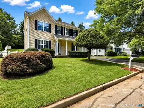 33 Acorn Ln, Milford, CT 06461