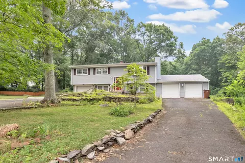 19 Meadowlark Dr, Shelton, CT 06484