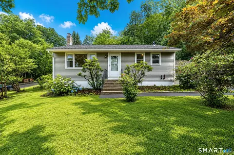 49 Brookdale Rd, Seymour, CT 06483