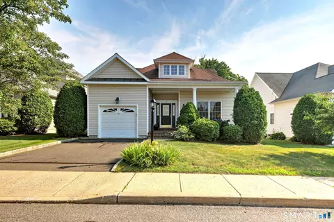15 Jasmine Cir #15, Milford, CT 06461