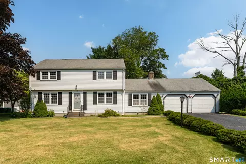 9 Cross Dr, Waterford, CT 06385
