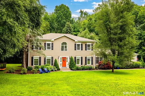 62 Black Walnut Ln, Burlington, CT 06013