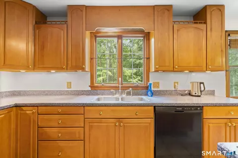 Kitchen - 43 Robinhood Dr, Gales Ferry, CT 06335 photo 4 of 6