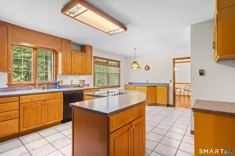 Kitchen - 43 Robinhood Dr, Gales Ferry, CT 06335 photo 3 of 6