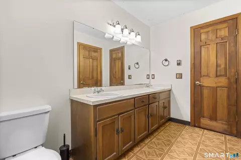 Bath - 43 Robinhood Dr, Gales Ferry, CT 06335 photo 3 of 5