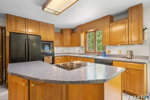 Kitchen - 43 Robinhood Dr, Gales Ferry, CT 06335 photo 2 of 6