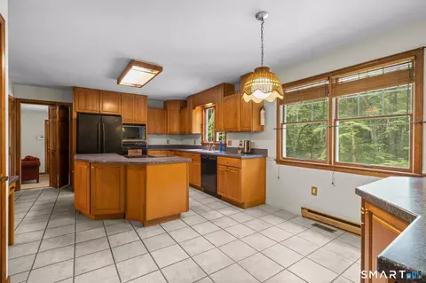 Kitchen - 43 Robinhood Dr, Gales Ferry, CT 06335 photo 1 of 6