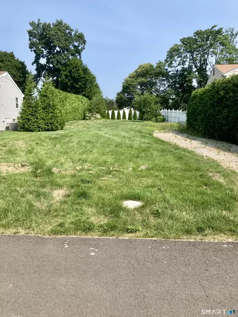18 Katy Ln, Norwalk, CT 06851