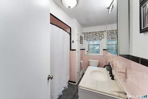 Bath - 18 Pine St, Plainfield, CT 06374 photo 1 of 2